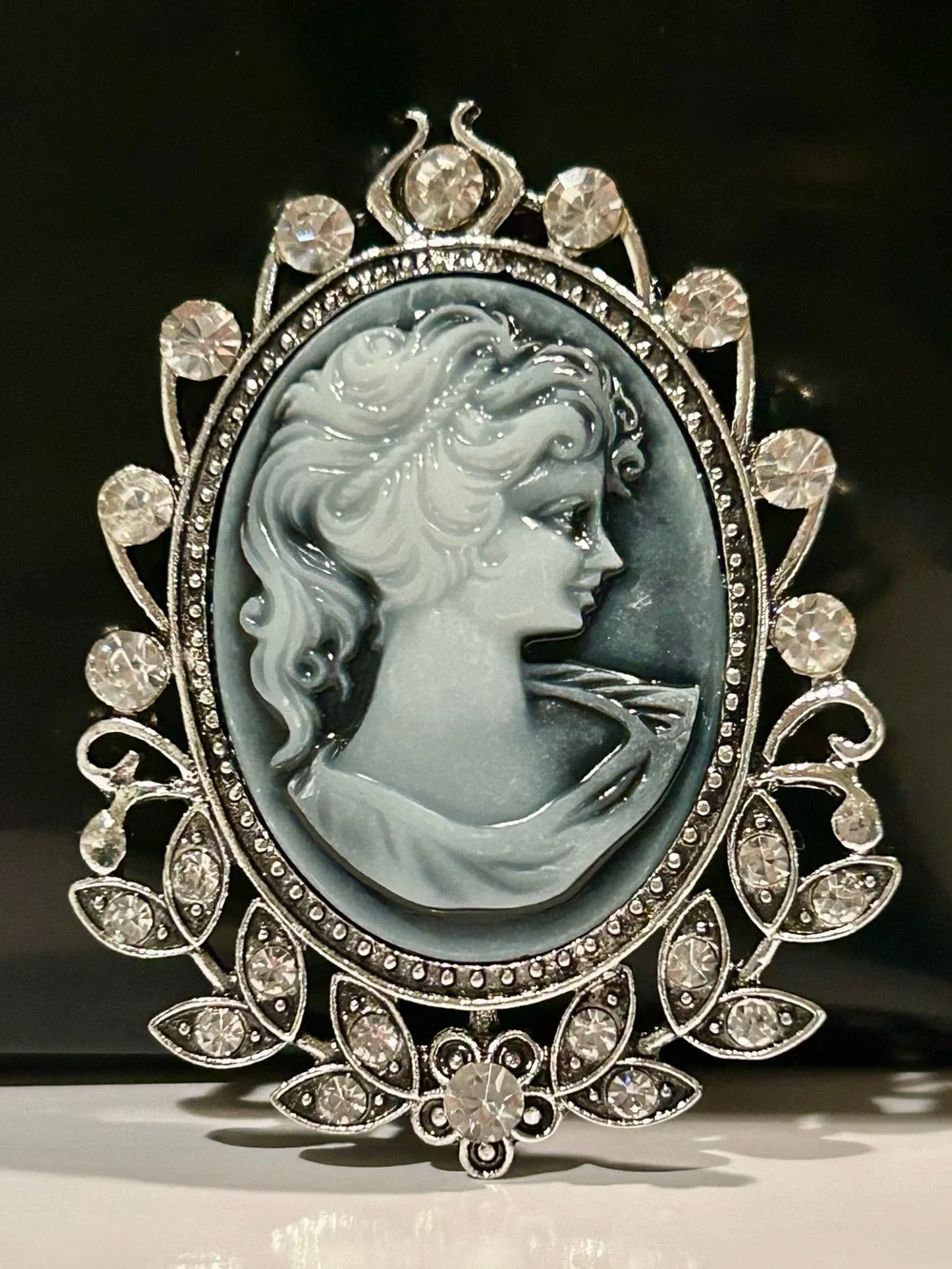 Vintage-Style Gray-Blue Cameo Brooch Necklace